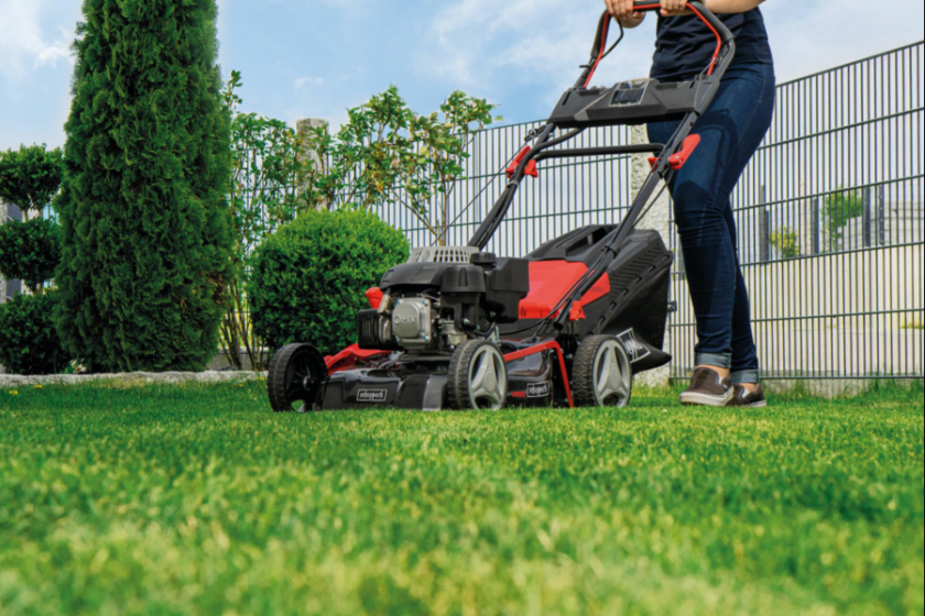 commercial lawn mowing